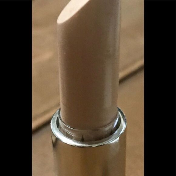 Calvin Klein Lipstick in Seashell made in Italy - Picture 2 of 5